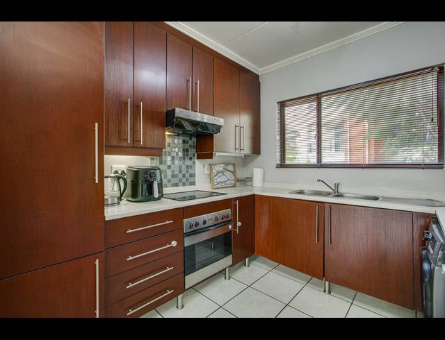 2 BEDROOM APARTMENT FOR SALE IN SUNNINGHILL